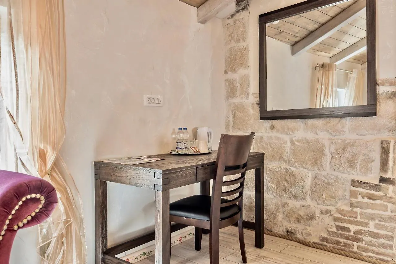 Historic Plaza Varos Split (Adults Only) 4*,
