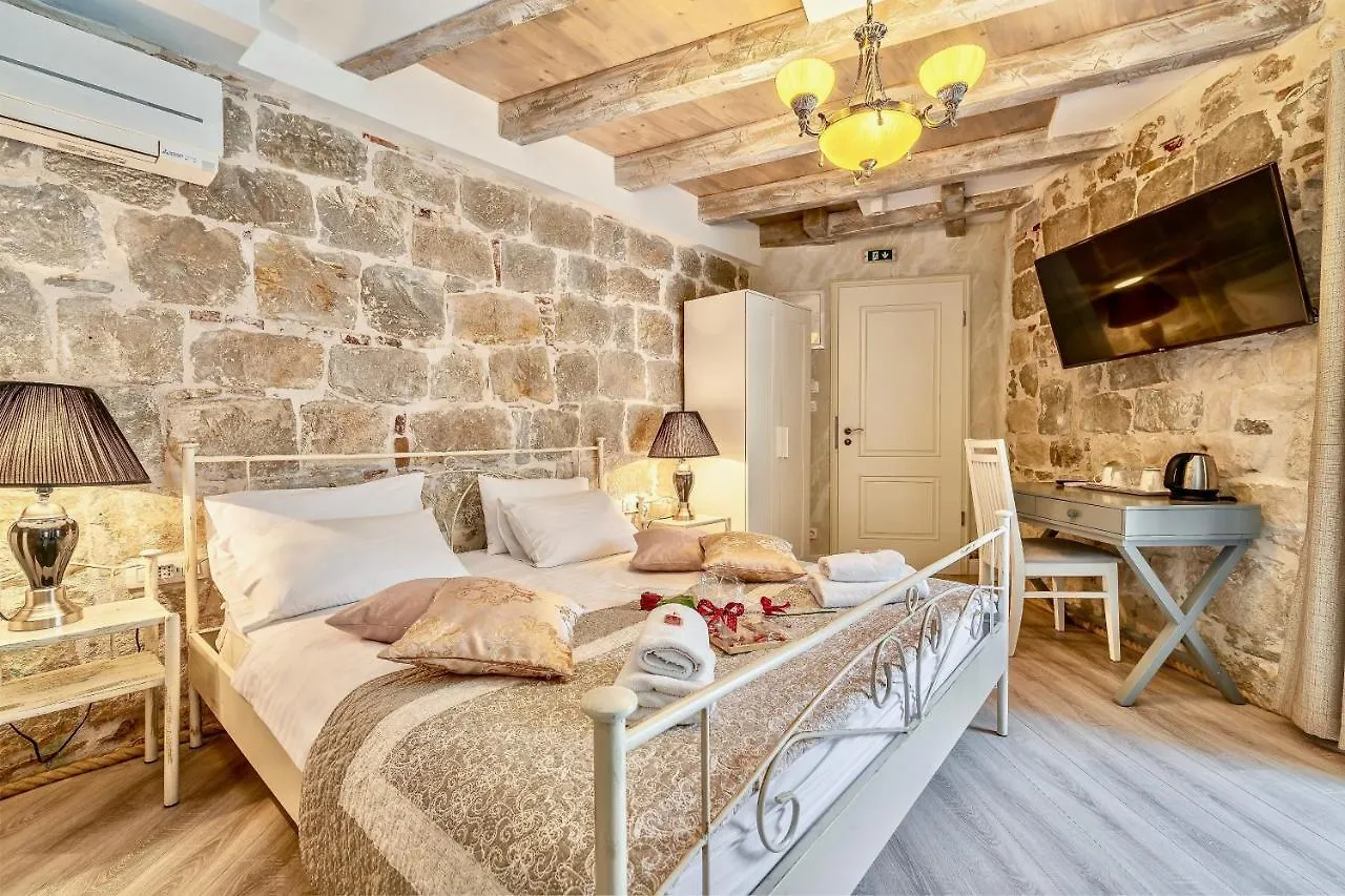 Historic Plaza Varos Split (Adults Only)
